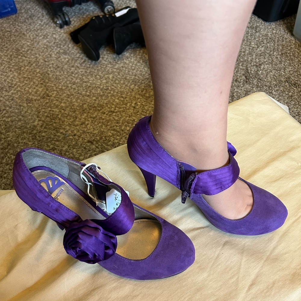 Elegant Purple Heels with Floral Accent